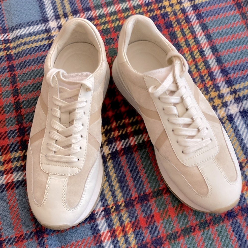 Vince women's Ohara Suede Trim Retro Casual and Fashion Sneakers. Size 7 US